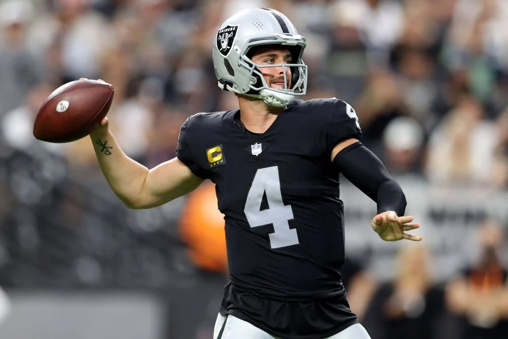 Raiders eye extension to Derek Carr deal